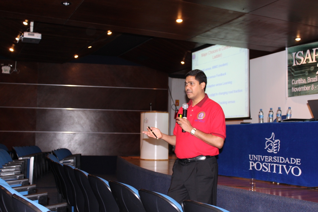 Dr. Venayagamoorthy presenting a tutorial to the ISAP 2009 delegates.